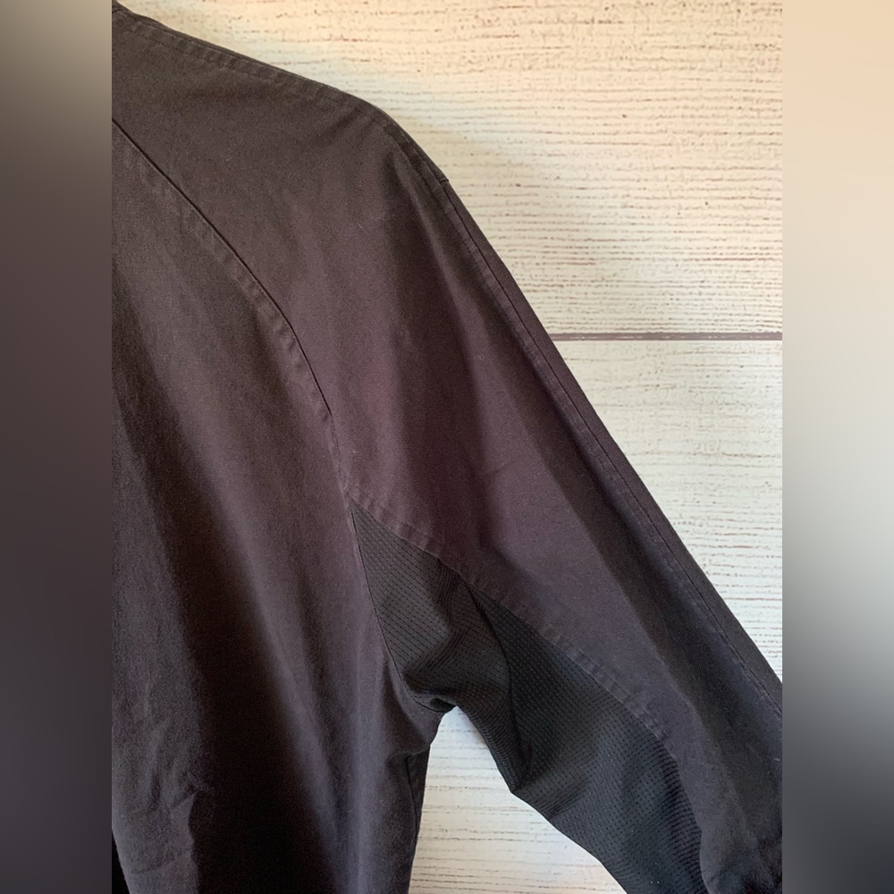 lululemon athletica Men's Black Casual Button Down Shirt - Picture 6 of 11